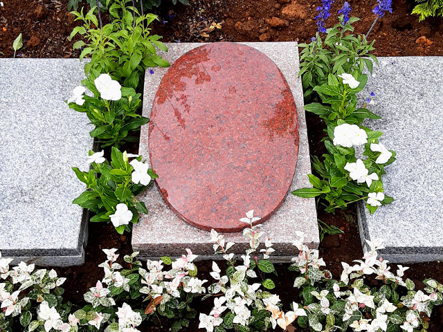 Grave Image 03