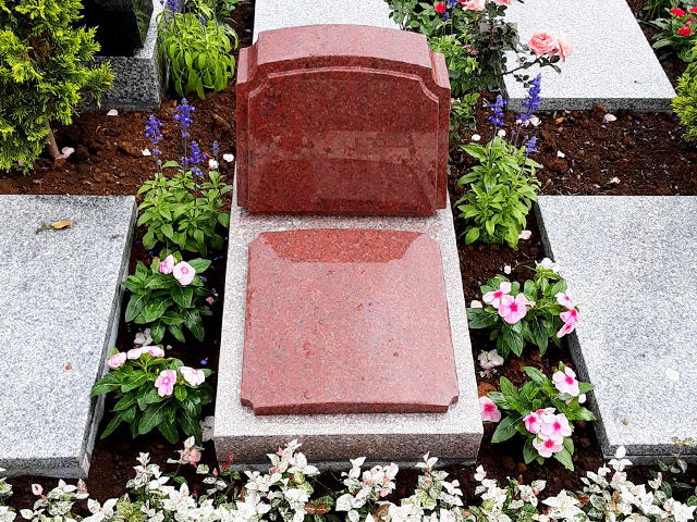 Grave Image 04