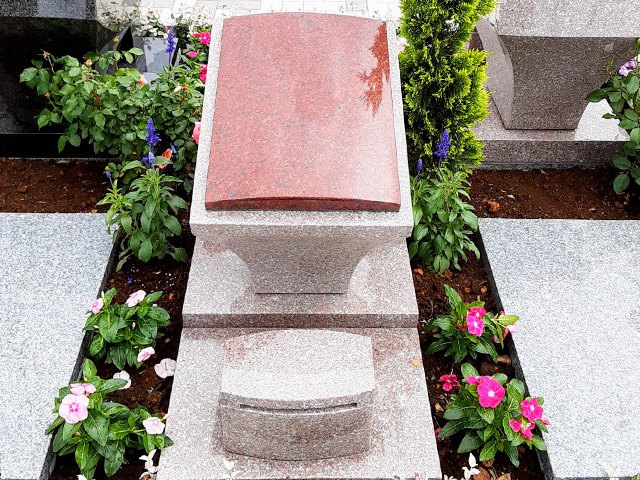 Grave Image 05