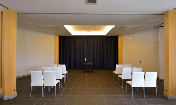 ご葬儀や会議にご利用いただける多目的ホール内部