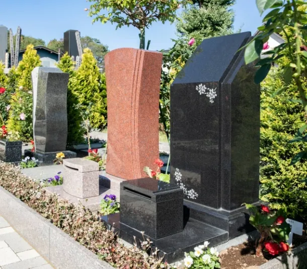 墓石型永代供養墓「悠＜はるか＞」の写真