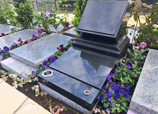 墓石型永代供養墓の紬の写真